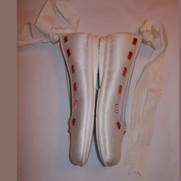 CARLITA Ivory Satin Pumps Pink Ribbon EU 32 - US 2 - Picture 8 of 8